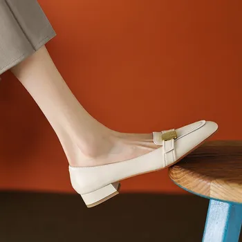 הצרפתית המקורית נעלי נשים 2023 חדש אופנה העקב עבה נעלי פה שטוח בוהן מרובע Slip-on בריטי נעלי עור